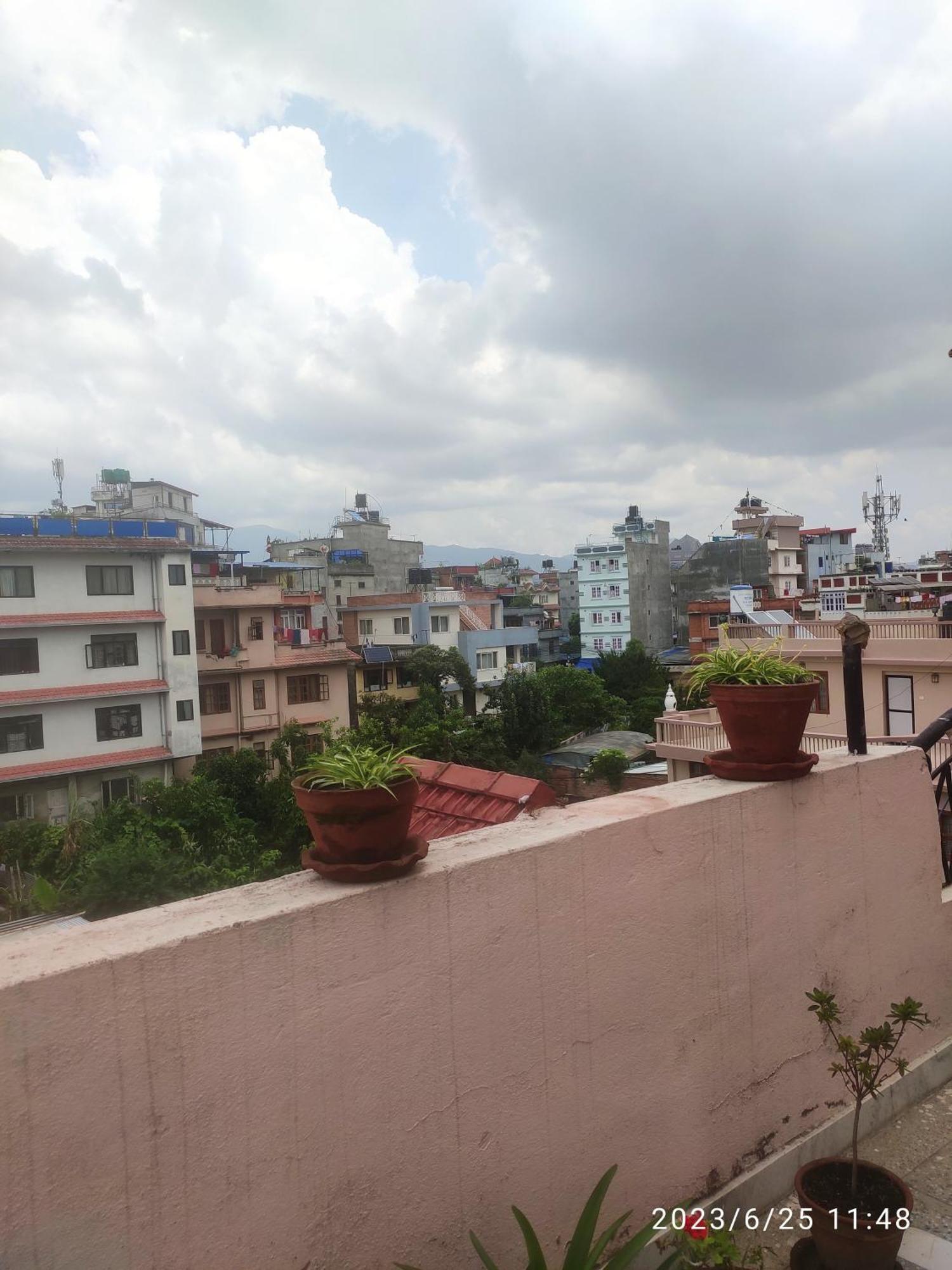 Kathmandu Home Stay & Hostel Екстер'єр фото